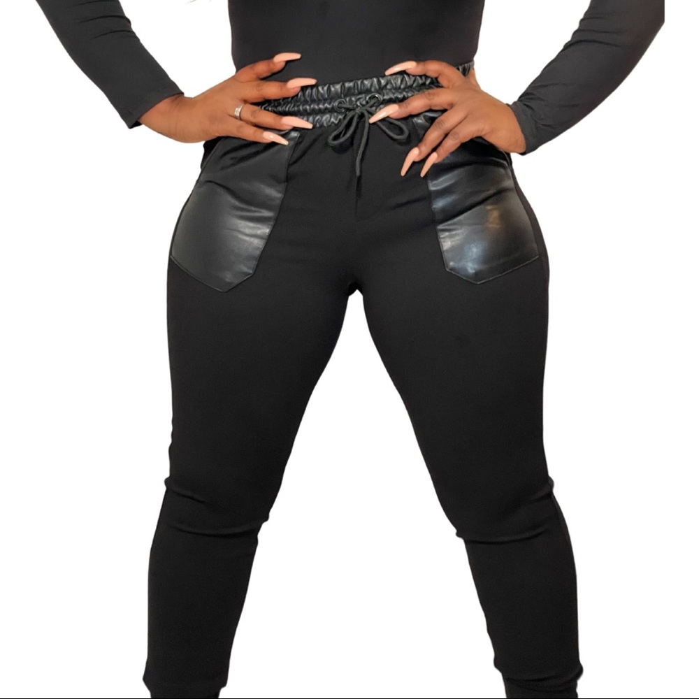RHEA BLACK JOGGERS